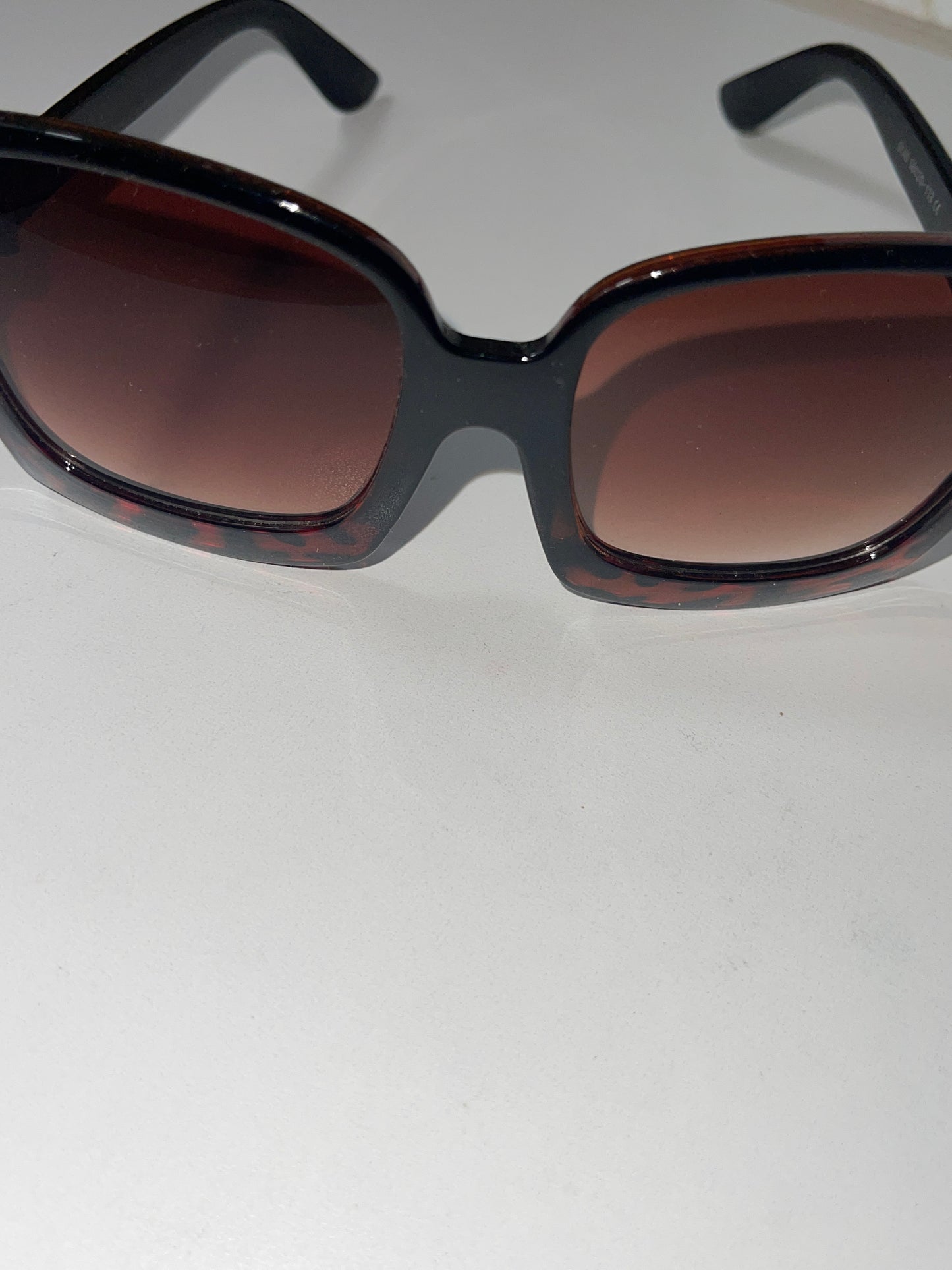 Oversized Tortoises Designed Framed Sunglasses