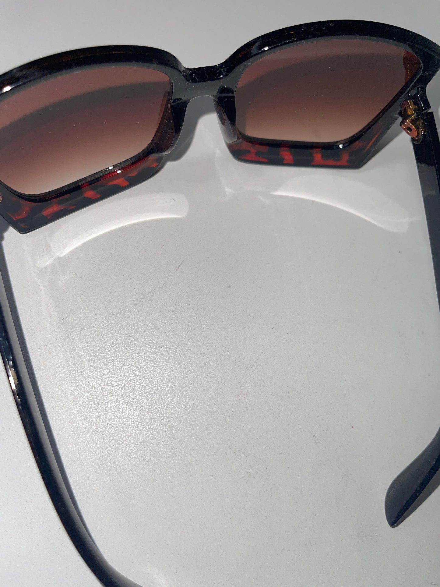 Oversized Tortoises Designed Framed Sunglasses