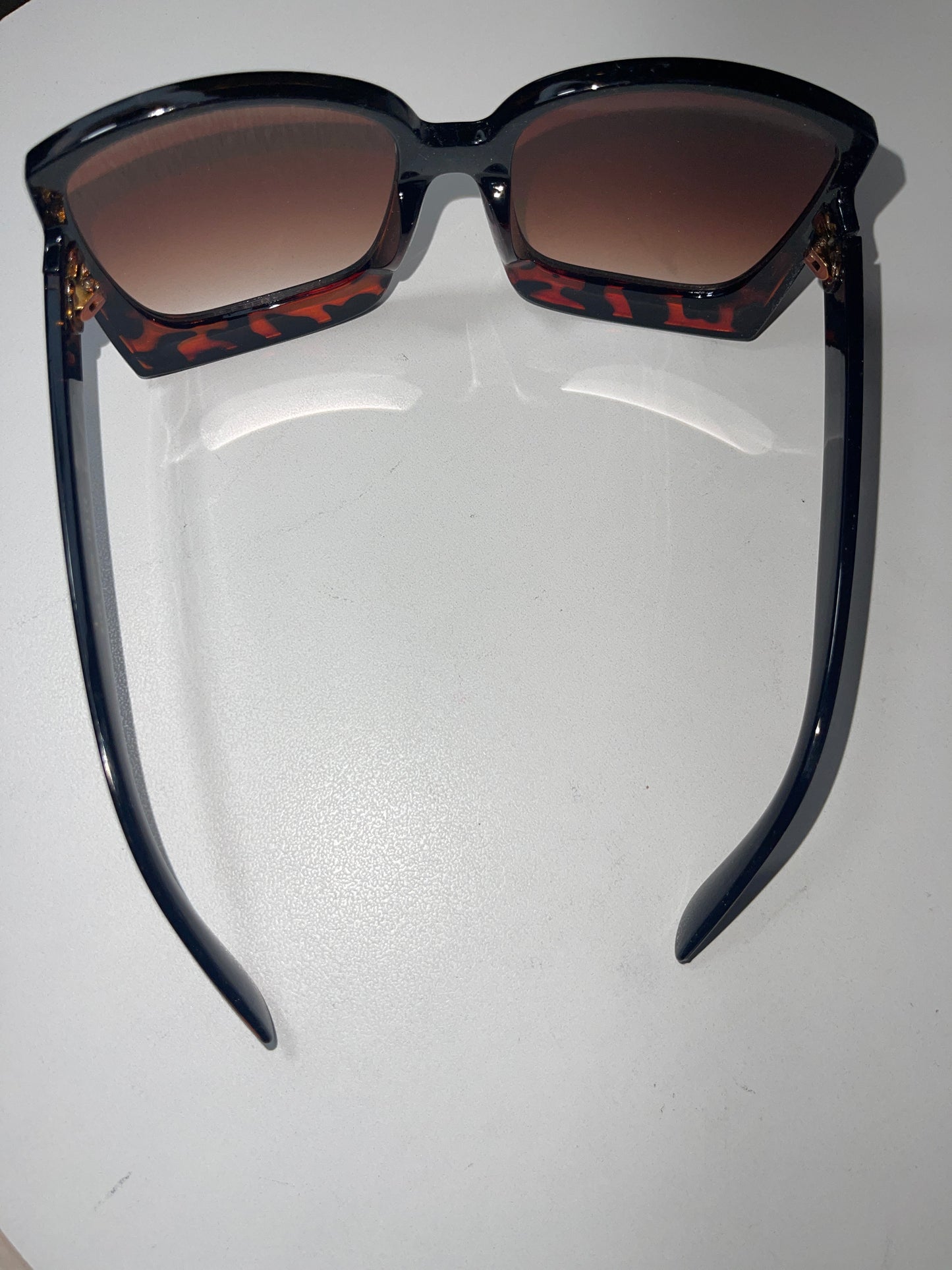Oversized Tortoises Designed Framed Sunglasses